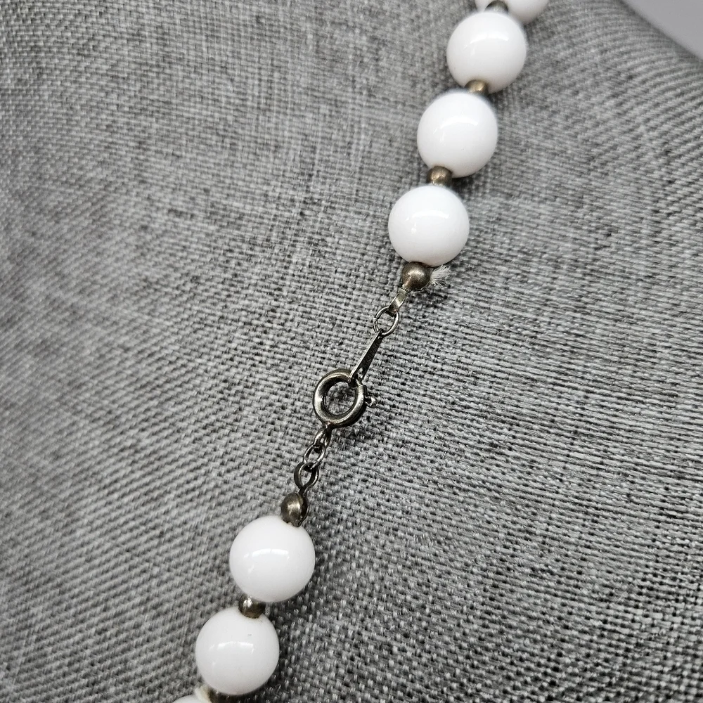 VINTAGE White Single Strand Plastic Beaded Bead Necklace Made in Korea